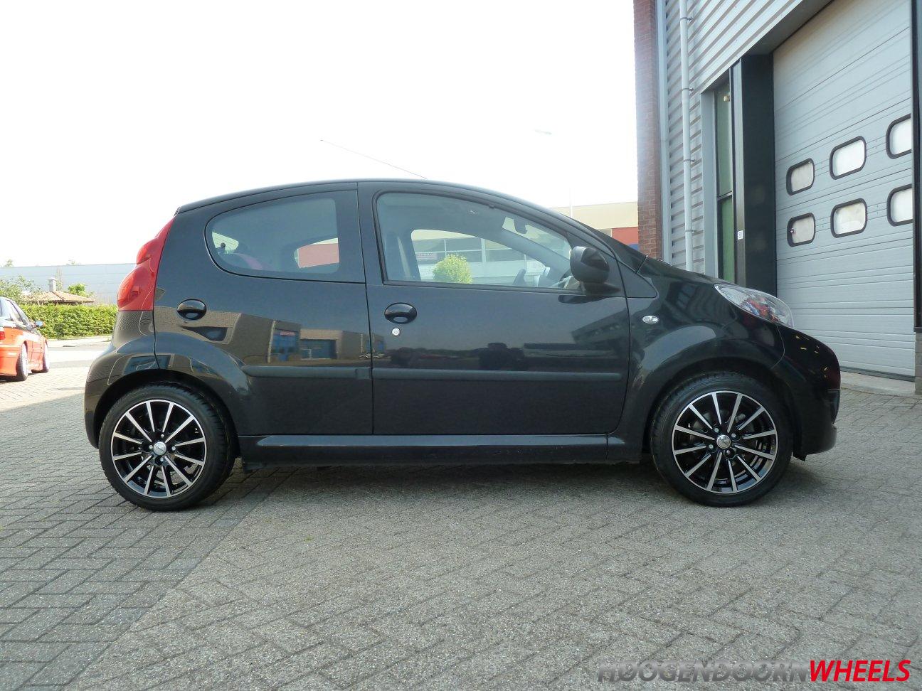 PEUGEOT 107 - BORBET BL4 15 inch ZWART