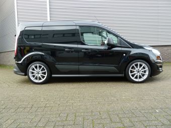 Borbet BL5 zilver 18 inch velgen onder een Ford Transit Connect