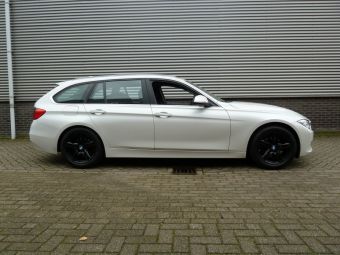 BMW 320I Touring met Borbet XR zwart 17 inch velgen