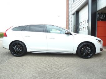 Volvo V60 hybride met 19 inch MAK Highlands mat zwart 