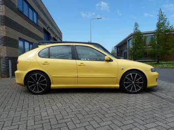 Seat Leon Cupra met Brembo's Borbet BL5 zwart gepolijst 18 inch velgen