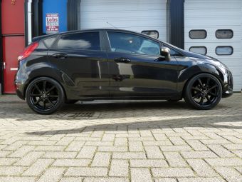 Ford Fiesta met Borbet LV4 17 inch