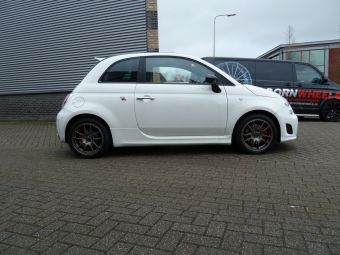 Fiat 500 Abarth met Borbet RS Brons mat 16 inch velgen