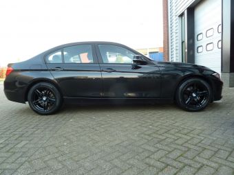 BMW 3 serie E90 17 inch winterset Borbet XR zwart