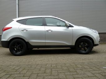 Borbet F zwart 17 inch velgen onder een Huyndai IX35