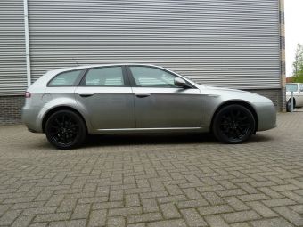 Borbet LV5 18 inch velgen onder een Alfa Romeo 159