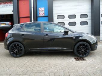 Borbet LV5 zwart 17 inch onder een Seat Ibiza