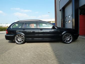 Jaguar X Type met Borbet velgen type CW1 zilver 18 inch