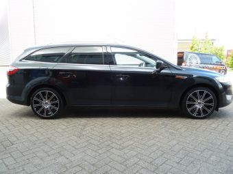 Borbet CW1 zwart gepolijst 18 inch velgen onder een Ford Mondeo