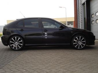 Seat Leon met Brock B21 18 inch velgen