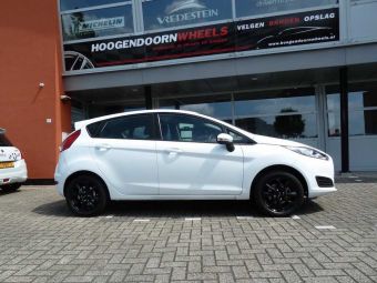 Velgen OXXO Oberon Balck 15 inch onder Ford Fiesta 