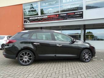 Borbet CW1 zwart gepolijst velgen in 17 inch onder Megane III