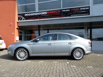 Borbet  BLX zilver velgen 19 inch gemonteerd onder een Lexus IS 250