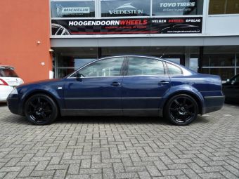 Inetr Action velgen type Sirius in 17 inch glans zwart gemonteerd onder een VW Passat met Nokian banden 225/45/17 