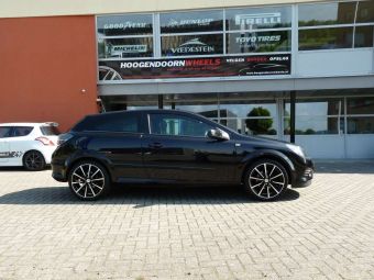 BORBET velgen  BL5 8.0X18 E35 5-110 Z/P gemonteerd onder een Opel  Astra H met Atlas banden 225/40/18