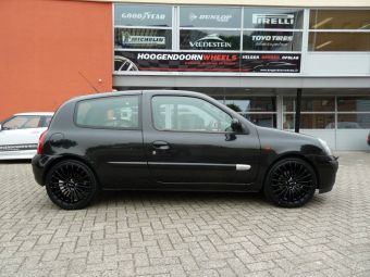 Velgen Brock B24 zwart glanzend (SG) 7.0X17 met een 205/40/17 band