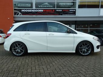 Mercedes B klasse met een Borbet Y velgen met 225/40/18 winterbanden