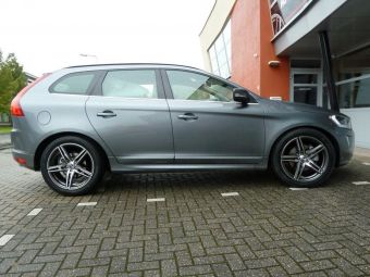 Volvo XC60 Nieuw model met Borbet XRT antarciet gepolijst in 20 inch met 255/40R20 zomerbanden 