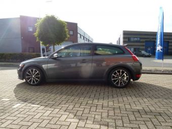 Borbet velgen Type BL-5 gemonteerd onder een Volvo C30 in 17 inch 