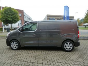 CW Wheels type CWA gemonteerd onder een nieuwe Citroen Jumpie 16 inch 