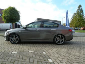 FIAT TIPO met 18 inch AVUS AF10 ANTARCIET GEPOLIJSTvelgen