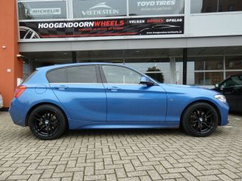 BMW 1 serie met Rial X10 zwart met winterbanden en TPMS sensoren