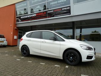 BMW 2 serie Active Tourer met Borbet Velgen Type XR zwart met winterbanden