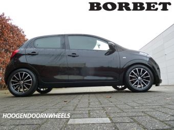 Citroen C1 new model met 15 inch velgen van Borbet BL-4 zwart gepolijst 