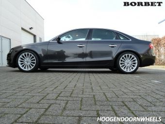 Borbet velgen type BLX in  18 inch zilver gemonteerd met Originele Aud Logo`s 