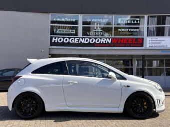 1AV ZX2 BLACK IN 18 INCH GEMONTEERD ONDER EEN OPEL CORSA