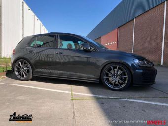 ADVANTI CENURIO VELGEN 19 INCH MATT GUN METAL GEMONTEERD ONDER EEN VOLKSWAGEN GOLF 7 