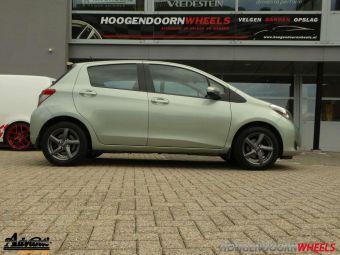 ADVANTI VELGEN NEPA MGM IN ANTARCIET 15 INCH GEMONTEERD ONDER EEN TOYOTA YARIS