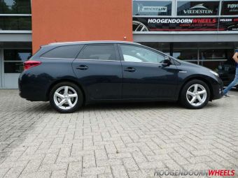 ADVANTIE VELGEN NEPA SILVER IN 16 INCH GEMONTEERD ONDER EEN TOYOTA AURIS