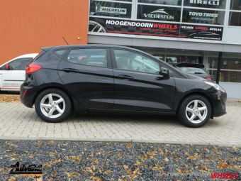 ADVANTI VELGEN NEPA ZILVER IN 16 INCH MET WINTERBANDEN GEMONTEERD ONDER EEN FORD FIESTA MET TPMS SENSOREN