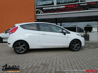 ADVANTI RACINGE NEPA ANTRACIET GEMONTEERD ONDER EEN FORD FIESTA