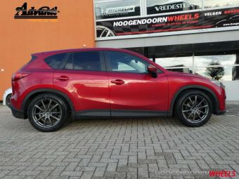 ADVANTIE VELGEN CENTURIO Gemonteerd onder een Mazda CX-5 Antarciet in 19 inch met winterbanden