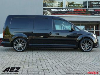 AEZ VELGEN STRAIGHT DARK 19INCH VELGEN GEMONTEERD IN 19 INCH ONDER EEN VOLKSWAGEN CADDY 