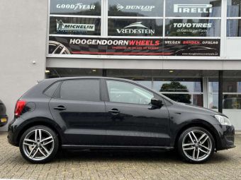 ALUTEC IKENU VELGEN ANTRACITE POLISHED IN 17 INCH GEMONTEERD ONDER EEN VOLKSWAGEN POLO