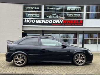 ALUTEC ADX.01 BRONZE POLISHED GEMONTEERD ONDER EEN OPEL ASTRA