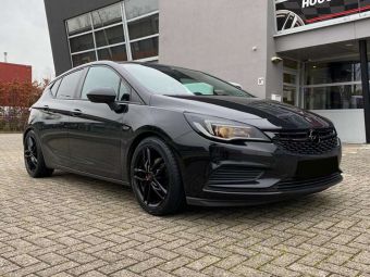 ALUTEC VELGEN IKENU BLACK IN 17 INCH GEMONTEERD ONDER EEN OPEL ASTRA