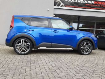 ALUTEC IKENU VELGEN IN ANTRACIET GEPOLIJST EN 19 INCH GEMONTEERD ONDER EEN KIA SOUL