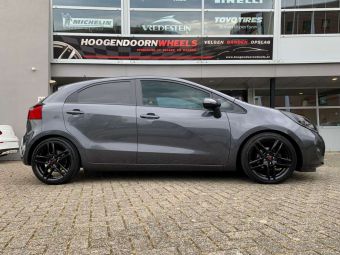 ALUTEC IKENU VELGEN BLACK IN 17 INCH GEMONTEERD ONDER EEN KIA RIO III