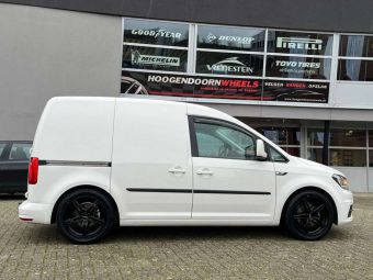 ARBEX VELGEN ARBEX 4 IN MATT BLACK EN 17 INCH GEMONTEERD ONDER EEN VW CADDY 