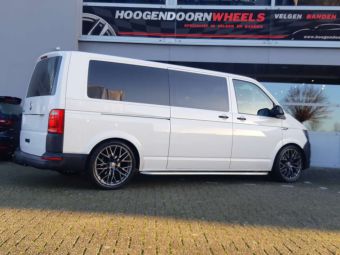 ARBEX 9 TITAN IN 20 INCH GEMONTEERD ONDER DE VOLKSWAGEN TRANSPORTER