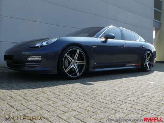 ART FORM WHEELS IN 21 INCH ANTRACIET GEPOLIJST EN BREEDSET GEMONTEERD ONDER EEN PORSCHE PANAMERA 