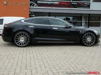 ART-FORM VELGEN AF-401 BREEDSET IN 21 INCH GEMONTEERD ONDER EEN TESLA MODEL S 