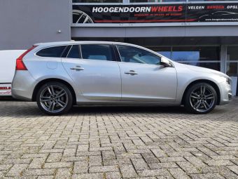 ATS VELGEN EVOLUTION ANTHRACITE IN 18 INCH GEMONTEERD ONDER EEN VOLVO V60 