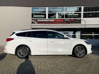 ATS VELGEN EVOLUTION IN 17 INCH GEMONTEERD ONDER EEN FORD FOCUS