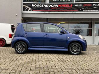 ATS VELGEN STREETRALLYE 15 INCH ANTRACIET GEMONTEERD ONDER EEN DAIHATSU SIRON 