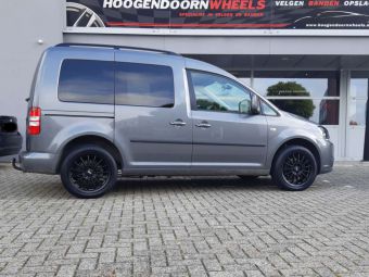 ATS VELGEN STREET RALLYE MATT BALCK EN IN 17 INCH GEMONTEERD ONDER VOLKSWAGEN CADDY 